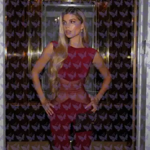 Имя: Эвелин, Возраст: 27, Грудь: 3