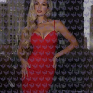 Имя: Эвелин, Возраст: 27, Грудь: 3