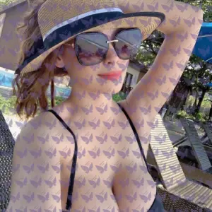 Имя: Фенелла, Возраст: 21, Грудь: 3