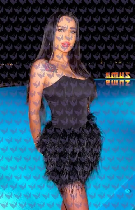 Имя: Глория, Возраст: 23, Грудь: 3