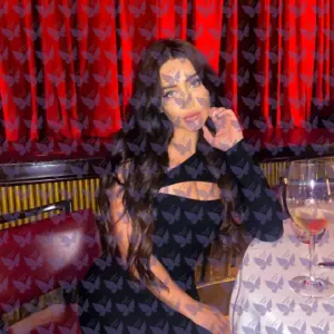 Имя: Глория, Возраст: 24, Грудь: 3