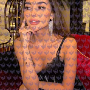 Имя: Гвен, Возраст: 24, Грудь: 1