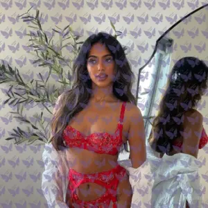 Имя: Илзе, Возраст: 23, Грудь: 1