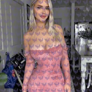 Имя: Juniper, Возраст: 21, Грудь: 3