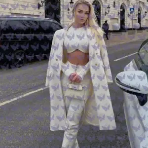 Имя: Кара, Возраст: 23, Грудь: 3