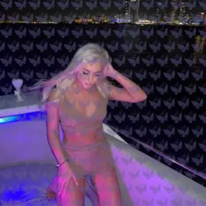 Имя: Каролина, Возраст: 27, Грудь: 1