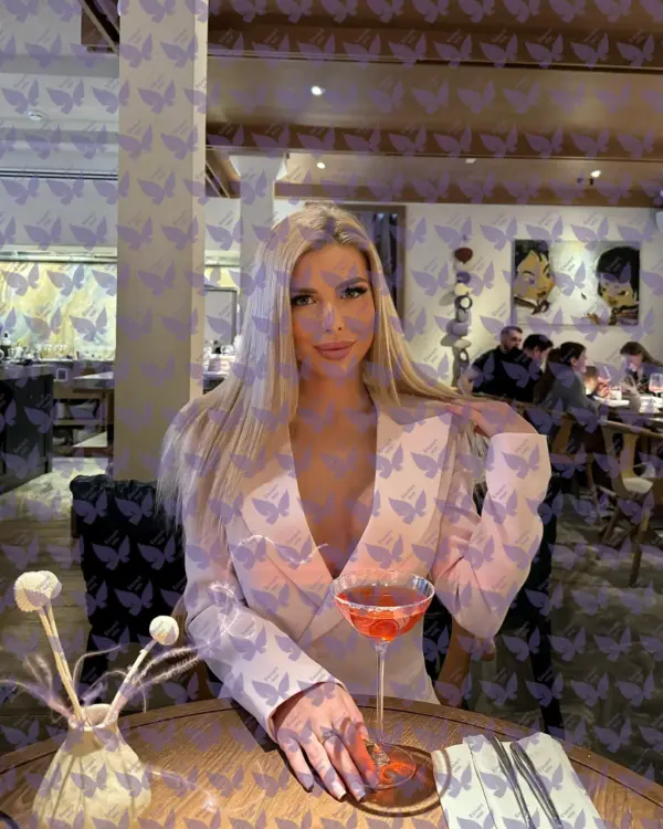 Имя: Керри, Возраст: 25, Грудь: 3