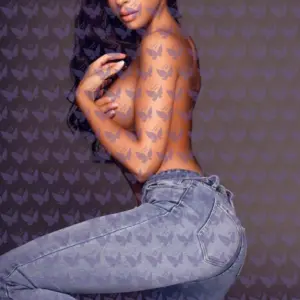 Имя: Кьяра, Возраст: 26, Грудь: 2