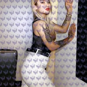 Имя: Ким, Возраст: 20, Грудь: 2