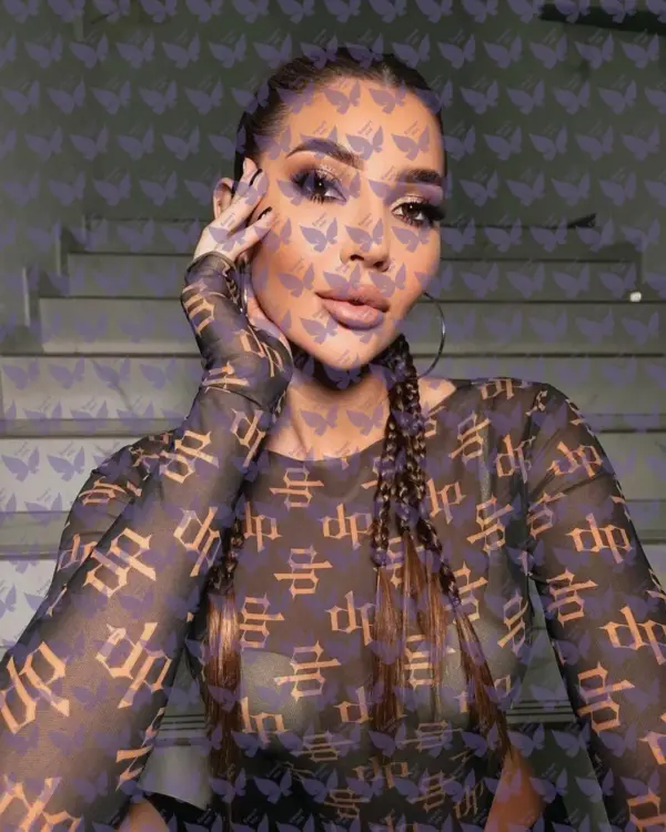 Имя: Кортни, Возраст: 24, Грудь: 2