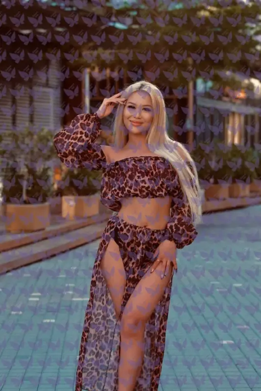 Имя: Лалиса, Возраст: 25, Грудь: 2