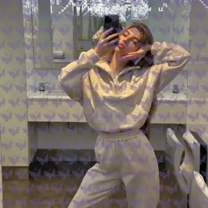 Имя: Лейла, Возраст: 24, Грудь: 1