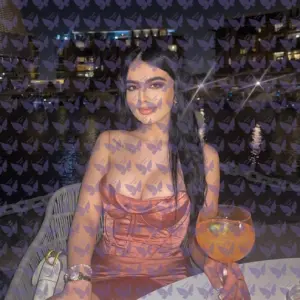 Имя: Лейлани, Возраст: 24, Грудь: 3