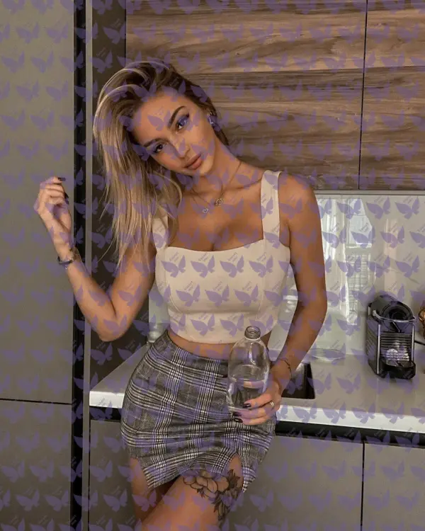 Имя: Леона, Возраст: 22, Грудь: 5