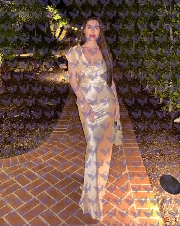 Имя: Лилиан, Возраст: 26, Грудь: 2