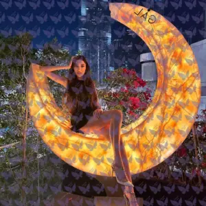 Имя: Лилит, Возраст: 26, Грудь: 2