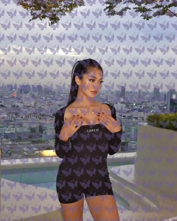 Имя: Ливия, Возраст: 25, Грудь: 1