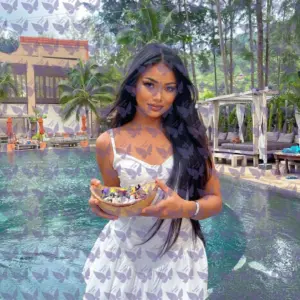 Имя: Ливия, Возраст: 25, Грудь: 1