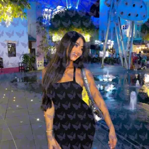 Имя: Ливия, Возраст: 25, Грудь: 1