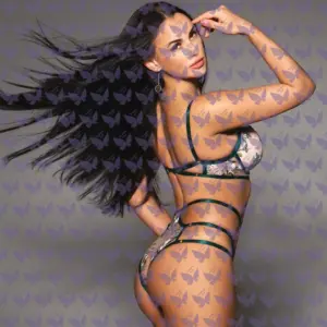 Имя: Лола, Возраст: 26, Грудь: 2