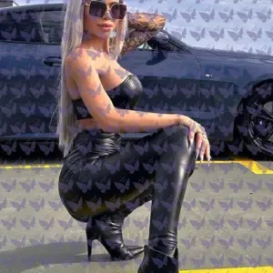 Имя: Лорри, Возраст: 23, Грудь: 5