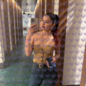 Имя: Мэйзи, Возраст: 27, Грудь: 2