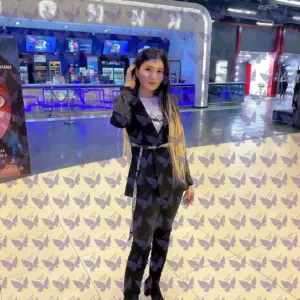 Имя: Мэйзи, Возраст: 27, Грудь: 2