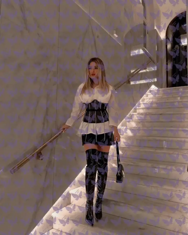 Имя: Мелани, Возраст: 25, Грудь: 2