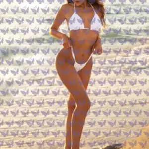 Имя: Мия, Возраст: 25, Грудь: 2