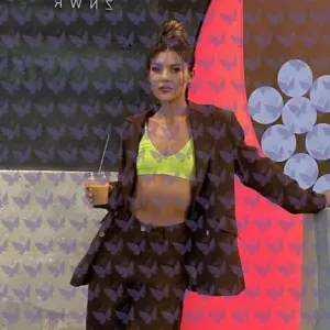 Имя: Мия, Возраст: 26, Грудь: 2