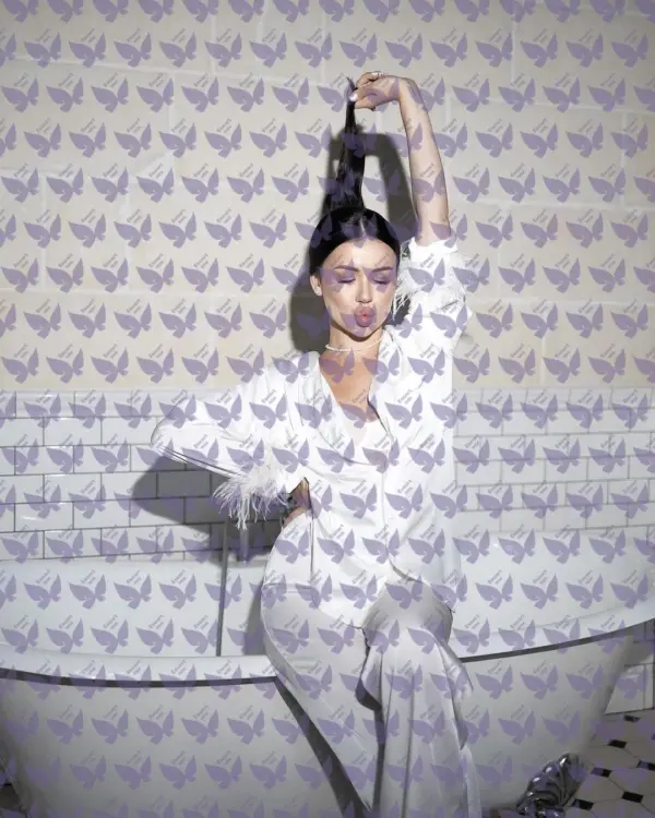 Имя: Надин, Возраст: 26, Грудь: 2