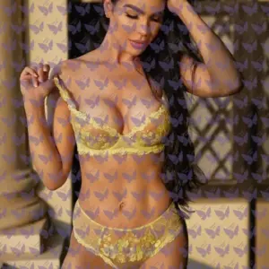 Имя: Офелия, Возраст: 28, Грудь: 3