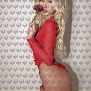 Имя: Роза, Возраст: 23, Грудь: 2