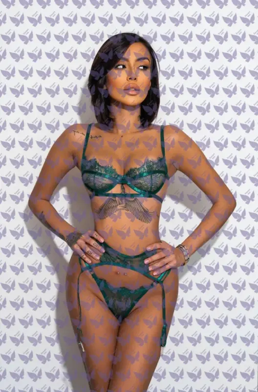 Имя: Роза, Возраст: 22, Грудь: 2