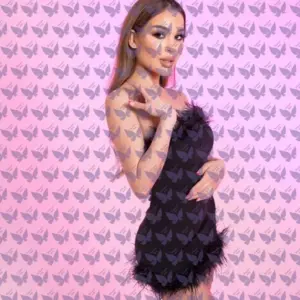 Имя: Селена, Возраст: 21, Грудь: 2