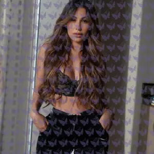 Имя: Селена, Возраст: 26, Грудь: 2