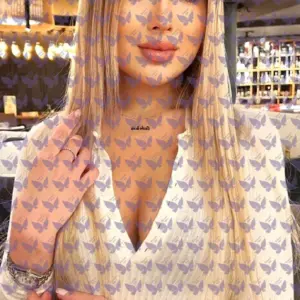 Имя: Селин, Возраст: 20, Грудь: 2