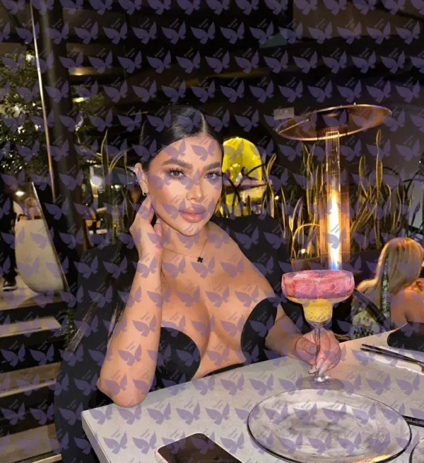 Имя: Серена, Возраст: 26, Грудь: 3