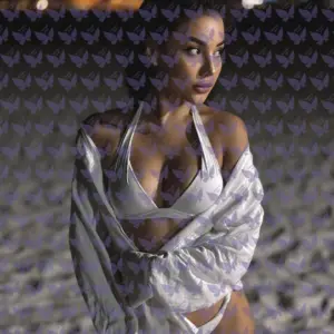 Имя: Сиенна, Возраст: 27, Грудь: 2