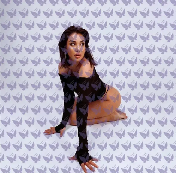 Имя: Сиенна, Возраст: 27, Грудь: 2