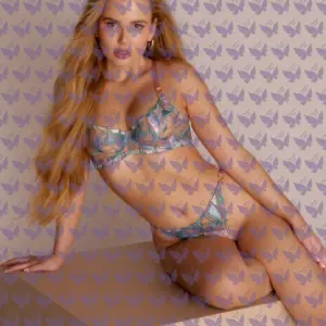 Имя: Скай, Возраст: 22, Грудь: 1