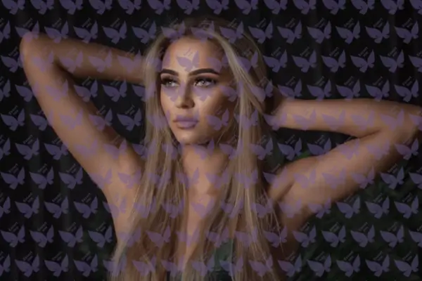 Имя: Соленн, Возраст: 24, Грудь: 1