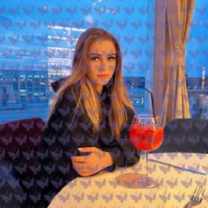 Имя: Соленн, Возраст: 24, Грудь: 1