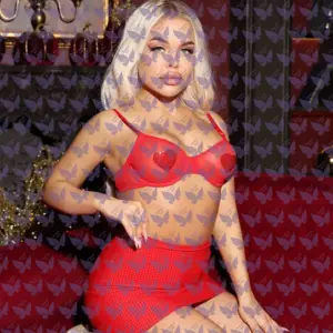 Имя: Сорайя, Возраст: 24, Грудь: 2