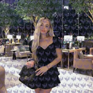 Имя: Теган, Возраст: 23, Грудь: 1