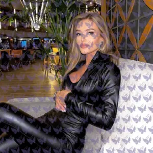 Имя: Хайди, Возраст: 27, Грудь: 2