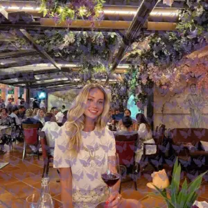 Имя: Хейзел, Возраст: 26, Грудь: 1