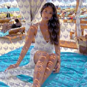 Имя: Зефира, Возраст: 23, Грудь: 2