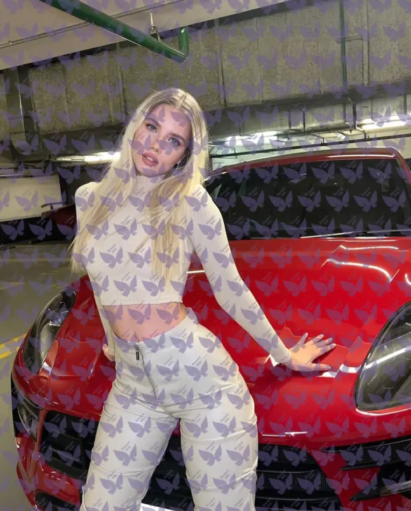 Имя: Зия, Возраст: 20, Грудь: 2