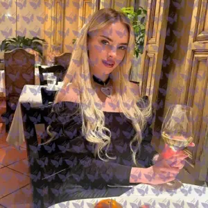 Имя: Зоэль, Возраст: 22, Грудь: 2